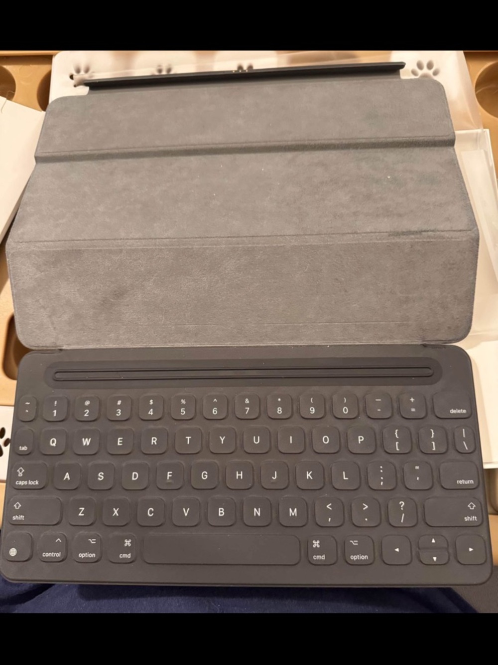 Apple Smart Keyboard Folio for iPad in Charcoal Gray